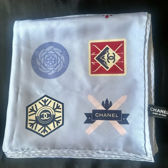 CHANEL White and Multicolor Scarf - Picture 15 of 15